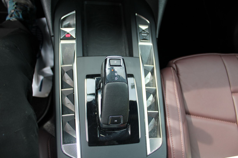 Photo 19 de l'offre de DS DS 3 CROSSBACK GRAND CHIC 155 CV GPS 3D CAMÃRA MP3 USB JA 18 FULL LED I-COKPIT BOITE AUTO EAT-8 à 16990€ chez Bougel transactions