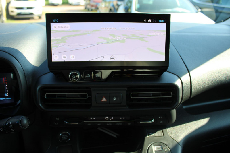 Photo 15 de l'offre de CITROEN BERLINGO 5 MAX BLUE HDI 130 CV GPS 3D CAMÃRA I-COKPIT JA 16 FULL LED GRIP BOITE AUTO EAT-8 à 29990€ chez Bougel transactions