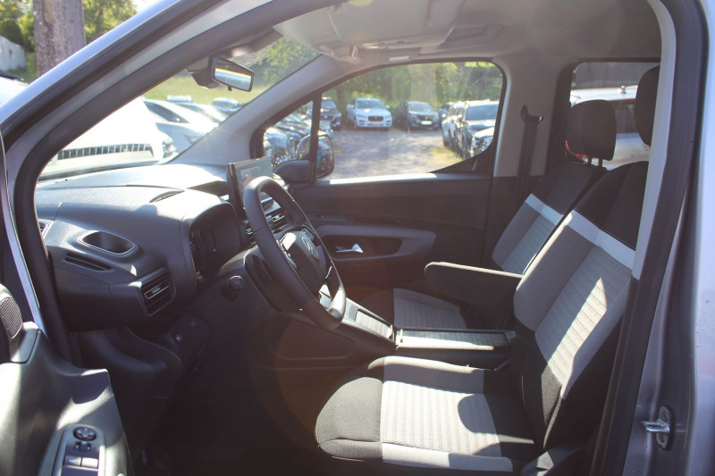 Photo 10 de l'offre de CITROEN BERLINGO 5 MAX BLUE HDI 130 CV GPS 3D CAMÃRA I-COKPIT JA 16 FULL LED GRIP BOITE AUTO EAT-8 à 29990€ chez Bougel transactions