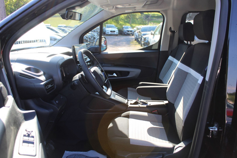 Photo 8 de l'offre de CITROEN BERLINGO 5 MAX BLUE HDI 130 CV GPS 3D CAMÃRA I-COKPIT JA 16 FULL LED GRIP BOITE AUTO EAT-8 à 29990€ chez Bougel transactions
