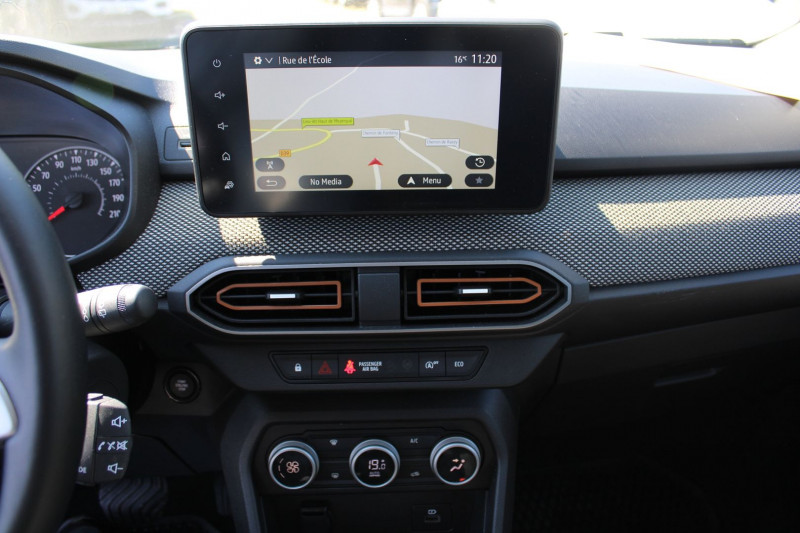 Photo 11 de l'offre de DACIA SANDERO 5 TCE 90 CV STEPWAY GPS 3D CAMÃRA FULL LED MP3 USB RÃGULATEUR BLUETOOTH BOITE AUTO à 17990€ chez Bougel transactions