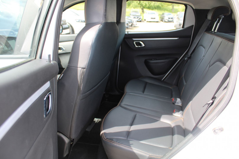 Photo 9 de l'offre de DACIA SPRING ELECTRIC CONFORT PLUS CAMÃRA GPS USB CUIR LIMITEUR BLUETOOTH LEDS ACCOUDOIR  ABS à 9990€ chez Bougel transactions