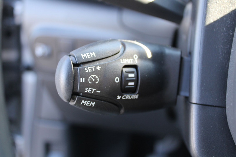 Photo 10 de l'offre de CITROEN C3 PHASE 4 SHINE 82 CV ESSENCE GPS MIROR LINK CLIM FULL LED USB RADAR BLUETOOTH RÃGULATEUR à 10500€ chez Bougel transactions