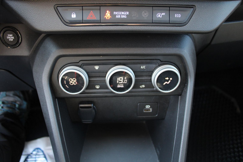 Photo 13 de l'offre de DACIA SANDERO 5 TCE 90 CV STEPWAY GPS 3D CAMÃRA FULL LED MP3 USB RÃGULATEUR BLUETOOTH BOITE AUTO à 17990€ chez Bougel transactions