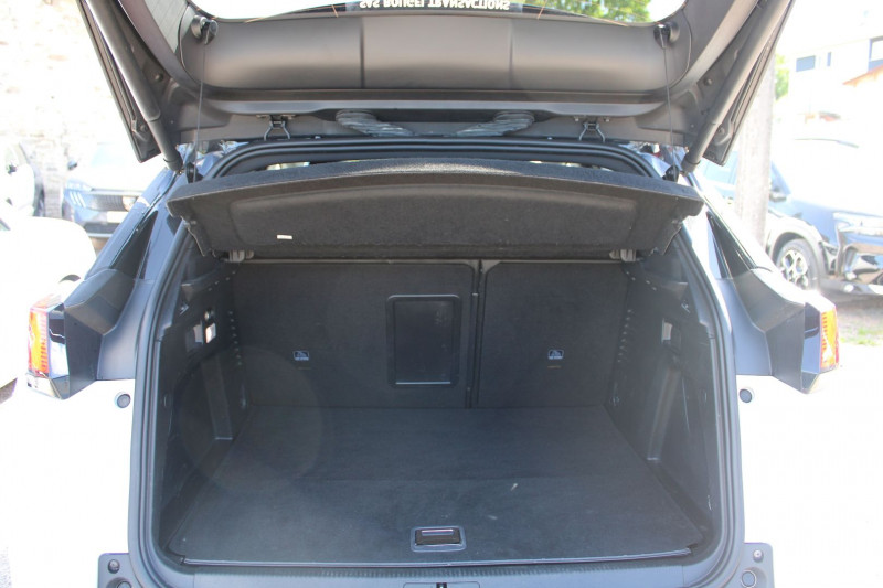 Photo 6 de l'offre de PEUGEOT 3008 III GT 300 CV HYBRID4 EAT8 BOITE AUTO 4X4 GPS BICOLOR CAMÃRA ESP JA 19 TOIT OUVRANT à 24900€ chez Bougel transactions