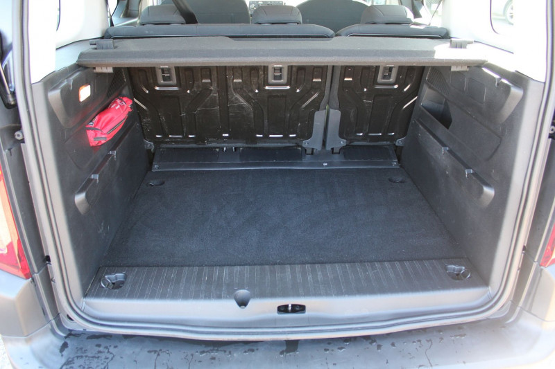 Photo 9 de l'offre de CITROEN BERLINGO 4 BLUEHDI 100 CV CONFORT CLIMAT ABS USB RÃGULATEUR BLUETOOTH ORDI DE BORD à 15400€ chez Bougel transactions