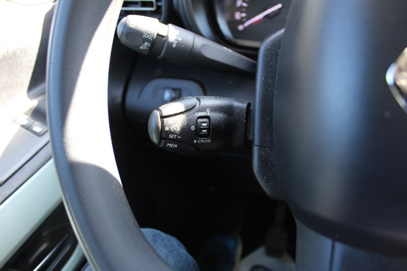 Photo 14 de l'offre de CITROEN BERLINGO 4 BLUEHDI 100 CV CONFORT CLIMAT ABS USB RÃGULATEUR BLUETOOTH ORDI DE BORD à 15400€ chez Bougel transactions