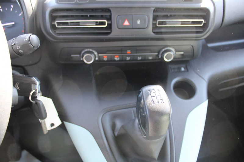 Photo 13 de l'offre de CITROEN BERLINGO 4 BLUEHDI 100 CV CONFORT CLIMAT ABS USB RÃGULATEUR BLUETOOTH ORDI DE BORD à 15400€ chez Bougel transactions