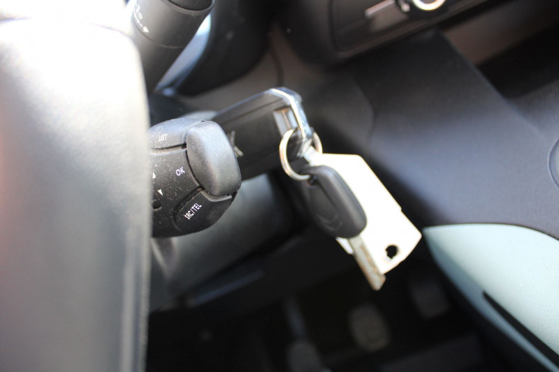 Photo 18 de l'offre de CITROEN BERLINGO 4 BLUEHDI 100 CV CONFORT CLIMAT ABS USB RÃGULATEUR BLUETOOTH ORDI DE BORD à 15400€ chez Bougel transactions