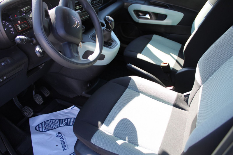 Photo 5 de l'offre de CITROEN BERLINGO 4 BLUEHDI 100 CV CONFORT CLIMAT ABS USB RÃGULATEUR BLUETOOTH ORDI DE BORD à 15400€ chez Bougel transactions