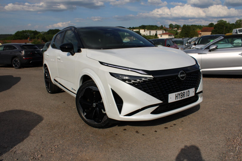 Nissan QASHQAI VI N-DESIGN E-POWER 190 CV HYBRIDE GPS 3D I-COKPIT TOIT PANO JA 20 BOITE AUTO CVT Hybride BLANC/TOIT NOIR Occasion à vendre