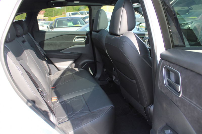 Photo 11 de l'offre de NISSAN QASHQAI VI N-DESIGN E-POWER 190 CV HYBRIDE GPS 3D I-COKPIT TOIT PANO JA 20 BOITE AUTO CVT à 36500€ chez Bougel transactions