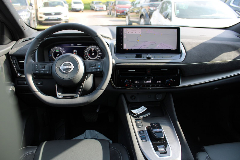 Photo 12 de l'offre de NISSAN QASHQAI VI N-DESIGN E-POWER 190 CV HYBRIDE GPS 3D I-COKPIT TOIT PANO JA 20 BOITE AUTO CVT à 36500€ chez Bougel transactions