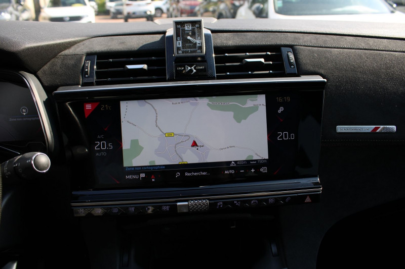 Photo 15 de l'offre de DS DS 7 CROSSBACK BLUEHDI 130 CV PERFORMANCE LINE BOITE 6V CAMÃRA 360 GPS 3D JANTES 19 FULL LEDS à 18500€ chez Bougel transactions
