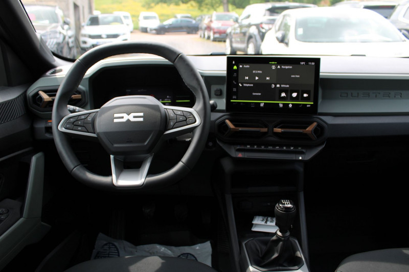 Photo 11 de l'offre de DACIA DUSTER VI EXTREME TCE 130 CV "4X4" GPS 3D JA 17 FULL LED CAMÃRA 360Â° USB I-COKPIT PK HIVER à 28990€ chez Bougel transactions