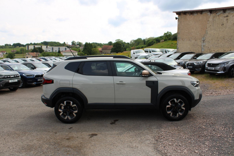 Photo 5 de l'offre de DACIA DUSTER VI EXTREME TCE 130 CV "4X4" GPS 3D JA 17 FULL LED CAMÃRA 360Â° USB I-COKPIT PK HIVER à 28990€ chez Bougel transactions