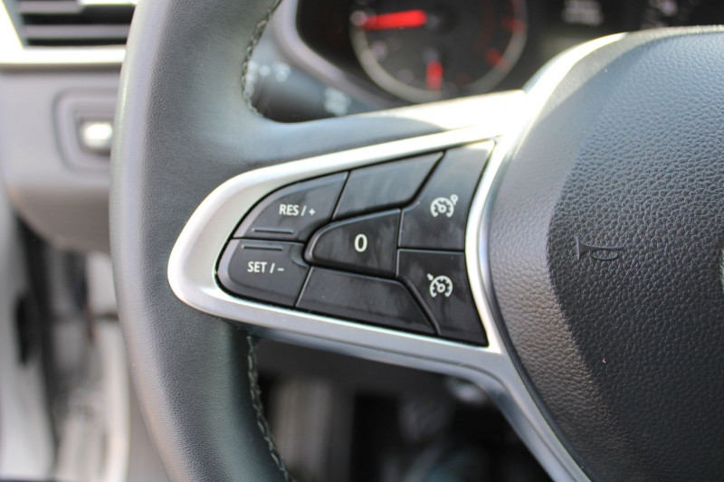 Photo 10 de l'offre de RENAULT CLIO 5 TCE 90 CV BUSINESS GPS 3D USB RÃGULATEUR BLUETOOTH CLIMAT ABS FULL LEDS 5 PORTES à 15200€ chez Bougel transactions