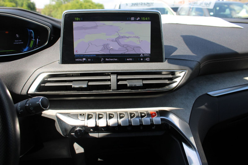 Photo 19 de l'offre de PEUGEOT 3008 III GT HYBRID4 300 CV EAT8 BOITE AUTO 4X4 GPS BICOLOR CAMÃRA ESP JA 19  TOIT OUVRANT à 24900€ chez Bougel transactions