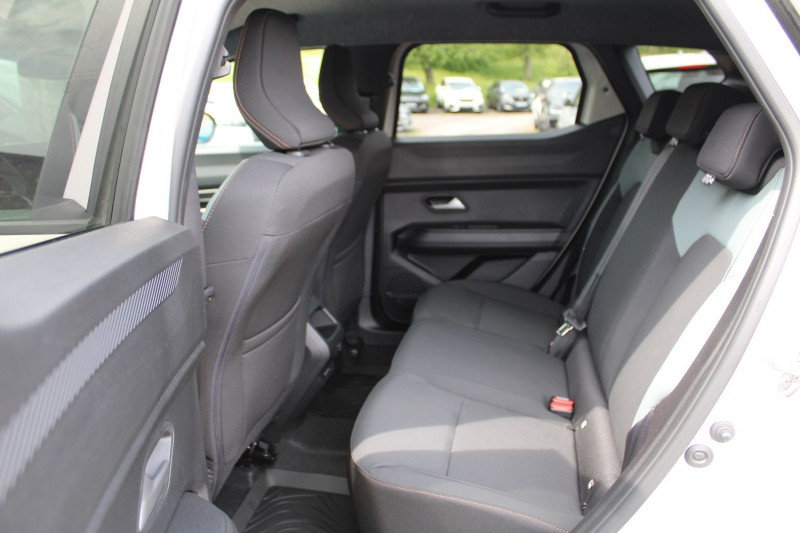 Photo 10 de l'offre de DACIA DUSTER VI EXTREME TCE 130 CV "4X4" GPS 3D JA 17 FULL LED CAMÃRA 360Â° USB I-COKPIT PK HIVER à 28990€ chez Bougel transactions
