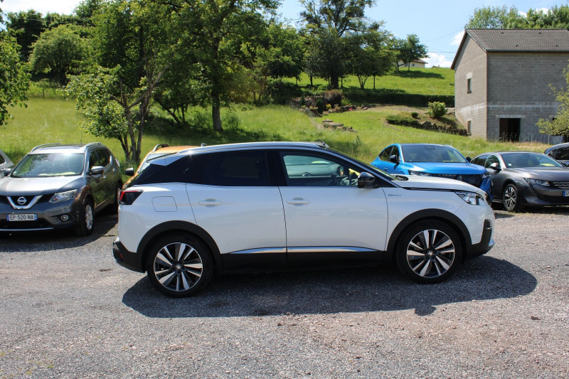 Photo 6 de l'offre de PEUGEOT 3008 III GT HYBRID4 300 CV EAT8 BOITE AUTO 4X4 GPS BICOLOR CAMÃRA ESP JA 19  TOIT OUVRANT à 24900€ chez Bougel transactions