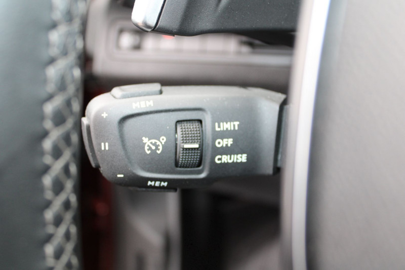 Photo 10 de l'offre de PEUGEOT 5008 PHASE 4 ALLURE DIESEL EAT8 BOITE AUTO PALETTE 1L5 BLUEHDI 130 GPS CUIR CAMÃRA 360   7.PL à 25900€ chez Bougel transactions