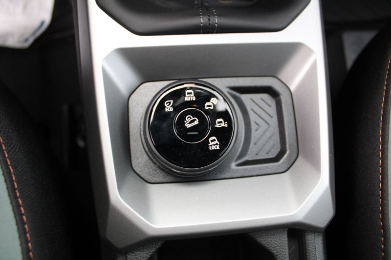 Photo 16 de l'offre de DACIA DUSTER VI EXTREME TCE 130 CV "4X4" GPS 3D JA 17 FULL LED CAMÃRA 360Â° USB I-COKPIT PK HIVER à 28990€ chez Bougel transactions