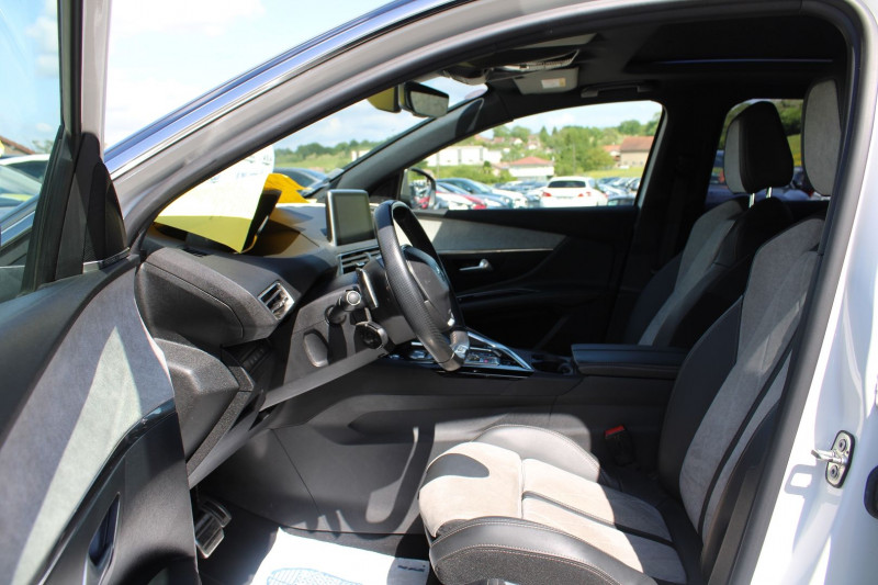 Photo 11 de l'offre de PEUGEOT 3008 III GT HYBRID4 300 CV EAT8 BOITE AUTO 4X4 GPS BICOLOR CAMÃRA ESP JA 19  TOIT OUVRANT à 24900€ chez Bougel transactions