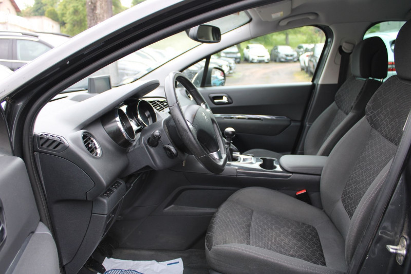 Photo 8 de l'offre de PEUGEOT 3008 II BLUE HDI 120 CV STYLE GPS CLIM RE JA 17 USB ATTELAGE RADAR BLUETOOTH RÃGULATEUR à 9500€ chez Bougel transactions