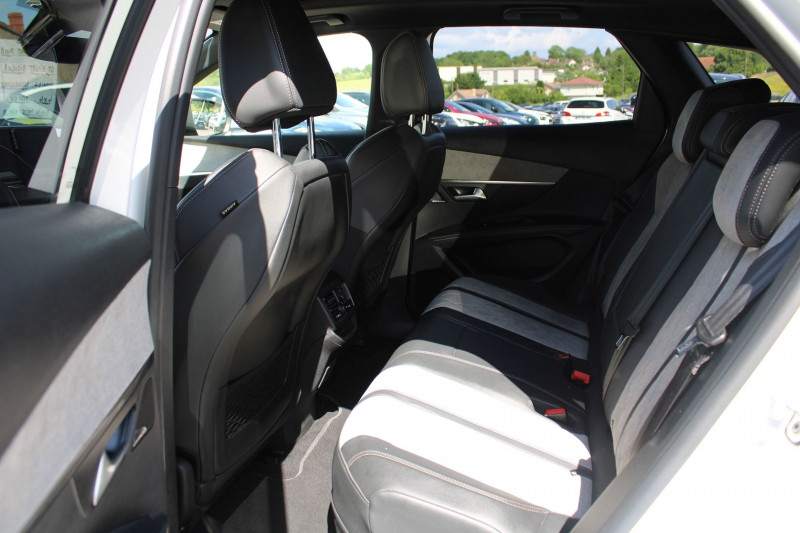 Photo 12 de l'offre de PEUGEOT 3008 III GT HYBRID4 300 CV EAT8 BOITE AUTO 4X4 GPS BICOLOR CAMÃRA ESP JA 19  TOIT OUVRANT à 24900€ chez Bougel transactions