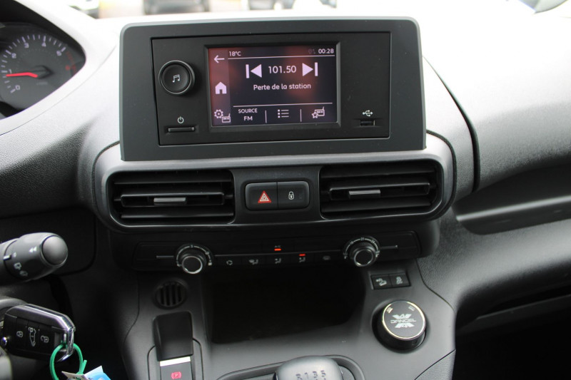 Photo 9 de l'offre de PEUGEOT PARTNER 4 BLUE HDI 130 CV DANGEL "4X4" CLIM AUDIO SAT MP3 USB RADAR BLUETOOTH RÃGULATEUR à 31500€ chez Bougel transactions