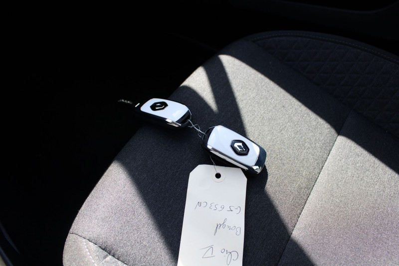 Photo 13 de l'offre de RENAULT CLIO 5 TCE 90 CV BUSINESS GPS 3D USB RÃGULATEUR BLUETOOTH CLIMAT ABS FULL LEDS 5 PORTES à 15200€ chez Bougel transactions