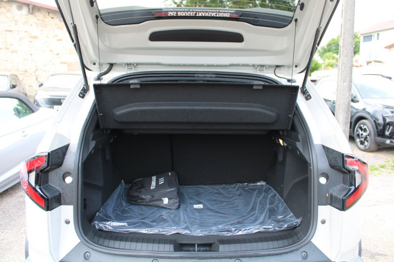 Photo 6 de l'offre de DACIA DUSTER VI EXTREME TCE 130 CV "4X4" GPS 3D JA 17 FULL LED CAMÃRA 360Â° USB I-COKPIT PK HIVER à 28990€ chez Bougel transactions