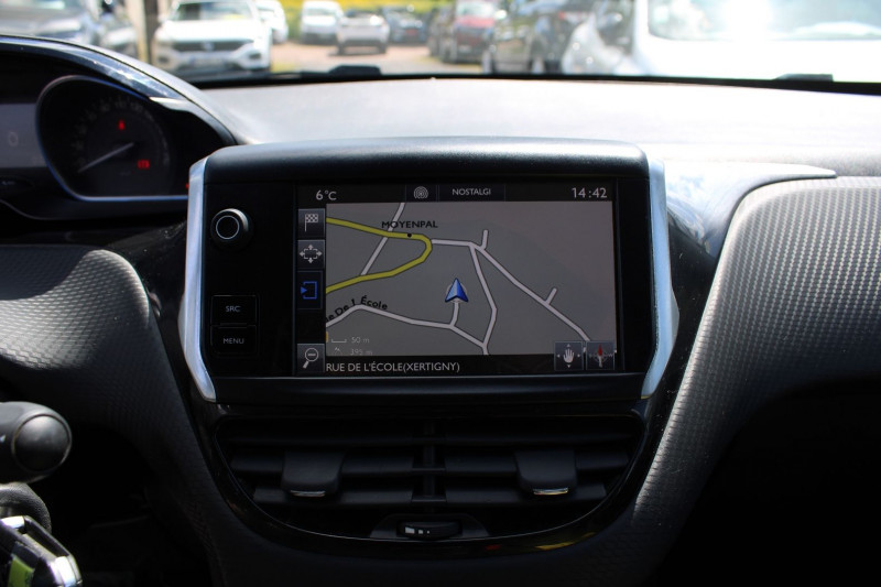 Photo 13 de l'offre de PEUGEOT 2008 II ALLURE 1L6 BLUE HDI 100 CV GPS 3D USB RE RADAR GRIP CONTROL BLUETOOTH RÃGULATEUR à 11500€ chez Bougel transactions