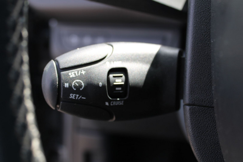 Photo 11 de l'offre de PEUGEOT 2008 II ALLURE 1L6 BLUE HDI 100 CV GPS 3D USB RE RADAR GRIP CONTROL BLUETOOTH RÃGULATEUR à 11500€ chez Bougel transactions