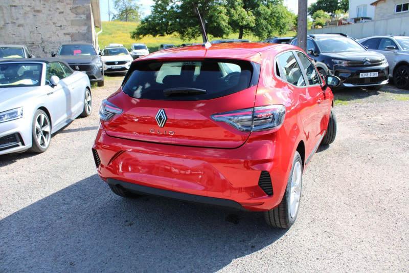Photo 2 de l'offre de RENAULT CLIO VI EVOLUTION DIESEL BLUEDCI 100 CV BOITE 6V CAMÃRA USB GPS LINK MÃDIA FULL LEDS ABS à 20900€ chez Bougel transactions