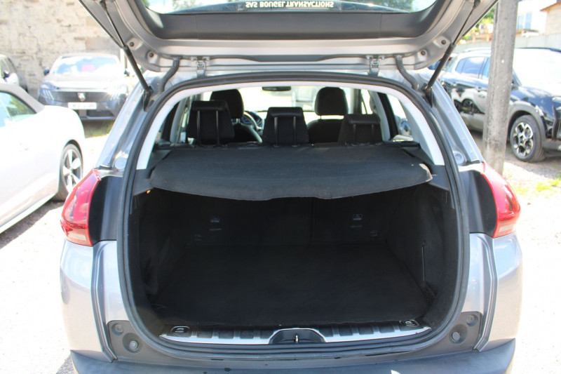 Photo 6 de l'offre de PEUGEOT 2008 II ALLURE 1L6 BLUE HDI 100 CV GPS 3D USB RE RADAR GRIP CONTROL BLUETOOTH RÃGULATEUR à 11500€ chez Bougel transactions