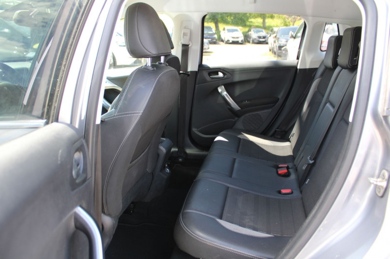 Photo 9 de l'offre de PEUGEOT 2008 II ALLURE 1L6 BLUE HDI 100 CV GPS 3D USB RE RADAR GRIP CONTROL BLUETOOTH RÃGULATEUR à 11500€ chez Bougel transactions