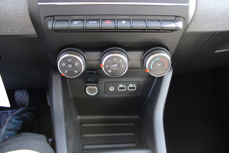 Photo 12 de l'offre de RENAULT CLIO VI EVOLUTION DIESEL BLUEDCI 100 CV BOITE 6V CAMÃRA USB GPS LINK MÃDIA FULL LEDS ABS à 20900€ chez Bougel transactions