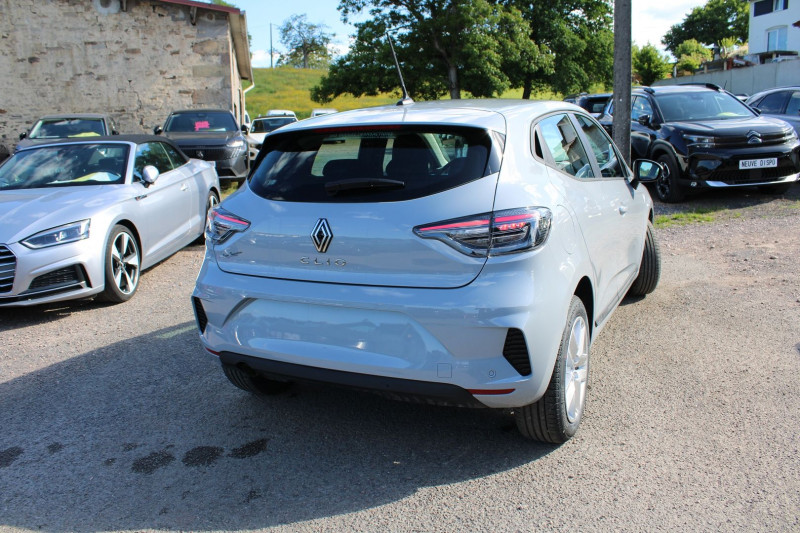 Photo 2 de l'offre de RENAULT CLIO VI EVOLUTION DIESEL BLUEDCI 100 CV BOITE 6V CAMÃRA USB GPS LINK MÃDIA FULL LEDS ABS à 20900€ chez Bougel transactions