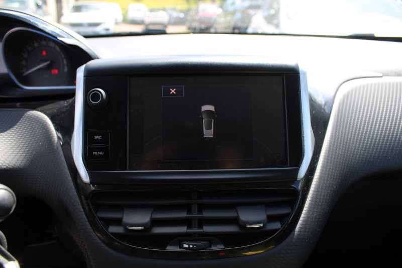 Photo 14 de l'offre de PEUGEOT 2008 II ALLURE 1L6 BLUE HDI 100 CV GPS 3D USB RE RADAR GRIP CONTROL BLUETOOTH RÃGULATEUR à 11500€ chez Bougel transactions