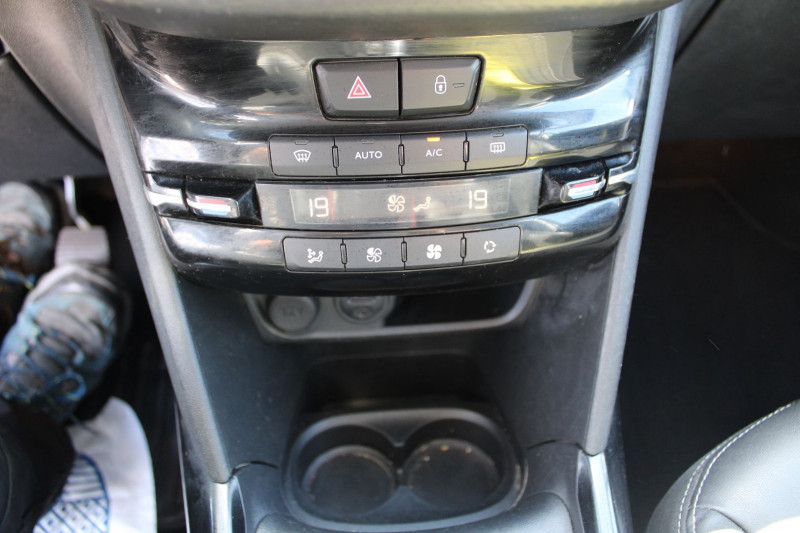 Photo 15 de l'offre de PEUGEOT 2008 II ALLURE 1L6 BLUE HDI 100 CV GPS 3D USB RE RADAR GRIP CONTROL BLUETOOTH RÃGULATEUR à 11500€ chez Bougel transactions