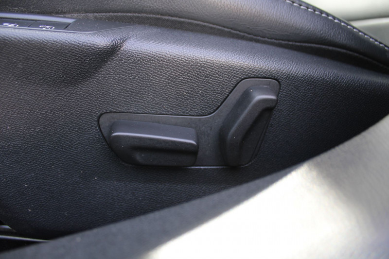 Photo 11 de l'offre de CITROEN C4 PHASE 4 SHINE PACK ESSENCE 155 CV GPS 3D CAMÃRA FULL LED JA 18 I-COKPIT BOITE AUTO EAT-8 à 17500€ chez Bougel transactions