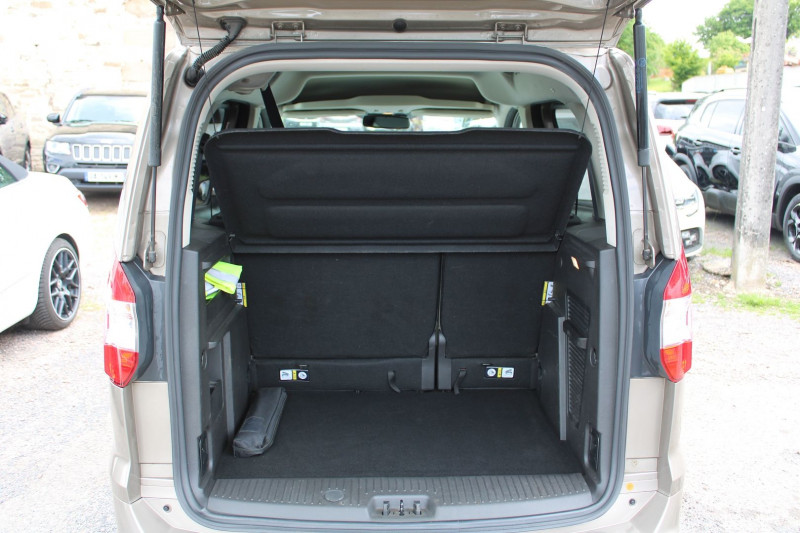 Photo 6 de l'offre de FORD TOURNEO COURIER TITANUIM 1L5 TDCI 100 CV GPS 3D CLIM JA 16 ATTELAGE BLUETOOTH RADAR RÃGULATEUR à 8990€ chez Bougel transactions