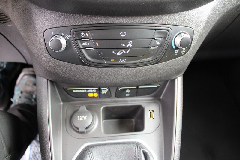 Photo 14 de l'offre de FORD TOURNEO COURIER TITANUIM 1L5 TDCI 100 CV GPS 3D CLIM JA 16 ATTELAGE BLUETOOTH RADAR RÃGULATEUR à 8990€ chez Bougel transactions