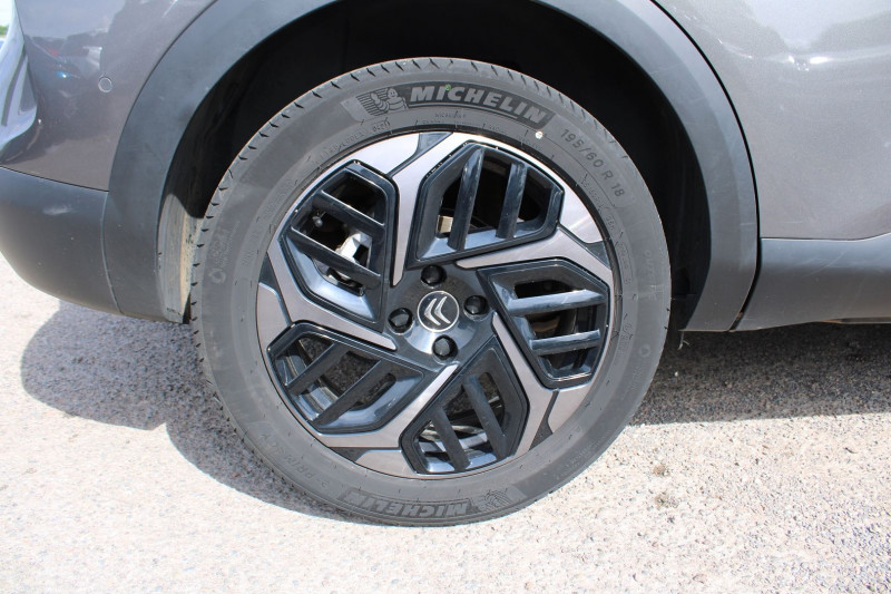Photo 7 de l'offre de CITROEN C4 PHASE 4 SHINE PACK ESSENCE 155 CV GPS 3D CAMÃRA FULL LED JA 18 I-COKPIT BOITE AUTO EAT-8 à 17500€ chez Bougel transactions