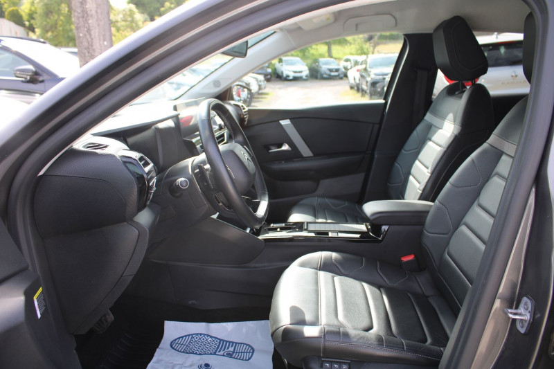 Photo 8 de l'offre de CITROEN C4 PHASE 4 SHINE PACK ESSENCE 155 CV GPS 3D CAMÃRA FULL LED JA 18 I-COKPIT BOITE AUTO EAT-8 à 17500€ chez Bougel transactions