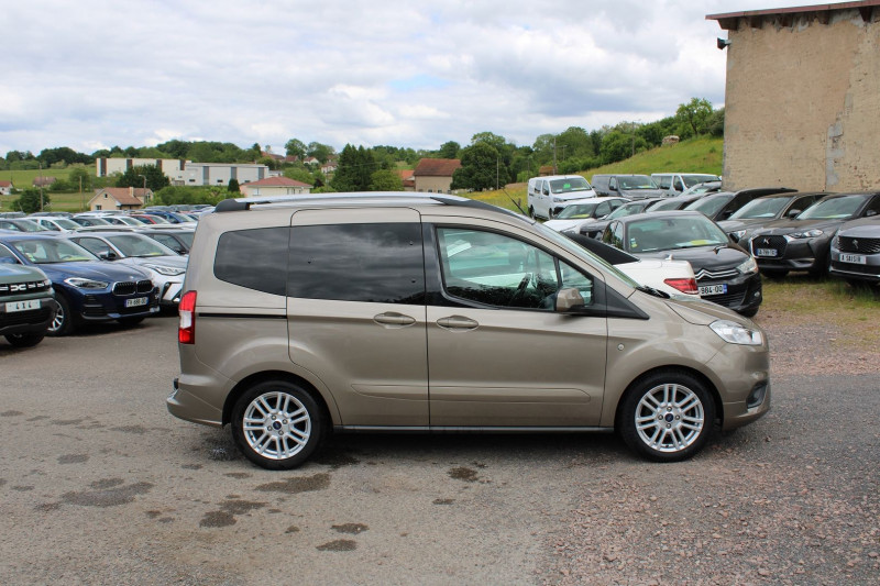 Photo 5 de l'offre de FORD TOURNEO COURIER TITANUIM 1L5 TDCI 100 CV GPS 3D CLIM JA 16 ATTELAGE BLUETOOTH RADAR RÃGULATEUR à 8990€ chez Bougel transactions
