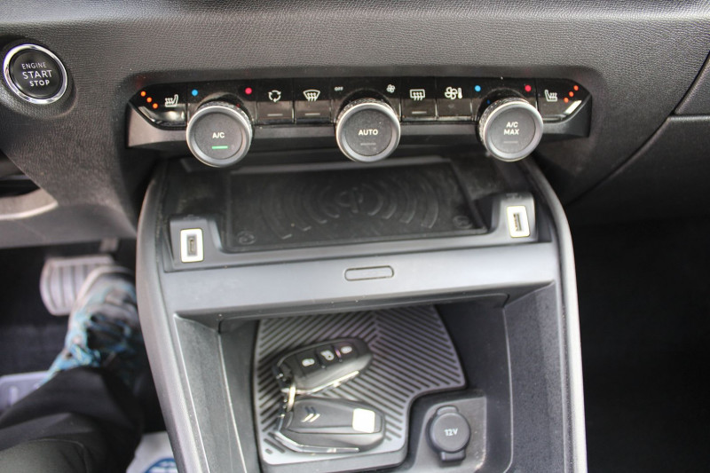 Photo 16 de l'offre de CITROEN C4 PHASE 4 SHINE PACK ESSENCE 155 CV GPS 3D CAMÃRA FULL LED JA 18 I-COKPIT BOITE AUTO EAT-8 à 17500€ chez Bougel transactions