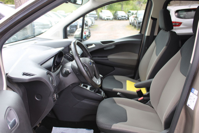 Photo 8 de l'offre de FORD TOURNEO COURIER TITANUIM 1L5 TDCI 100 CV GPS 3D CLIM JA 16 ATTELAGE BLUETOOTH RADAR RÃGULATEUR à 8990€ chez Bougel transactions
