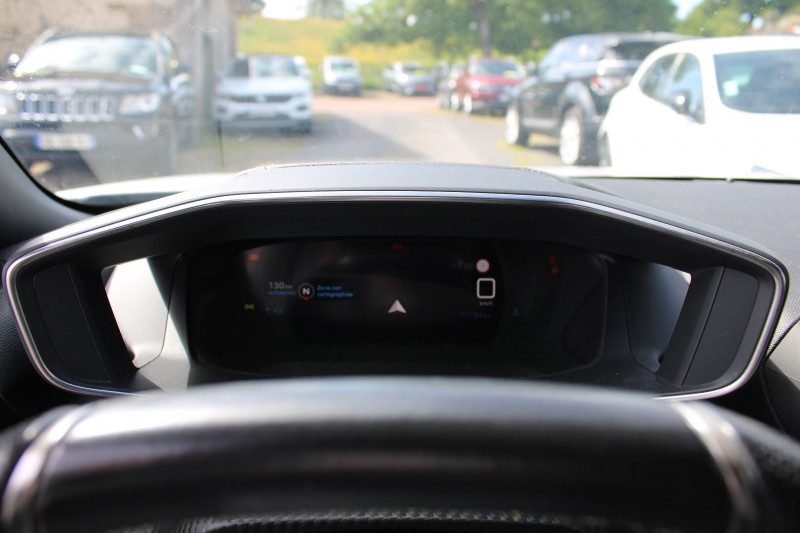 Photo 12 de l'offre de PEUGEOT 2008 III 1L5 BLUEHDI 100 CV GT LINE BICOLOR NACRÃ CAMÃRA GRAND GPS 3D USB FULL LEDS  BV.6 à 18400€ chez Bougel transactions